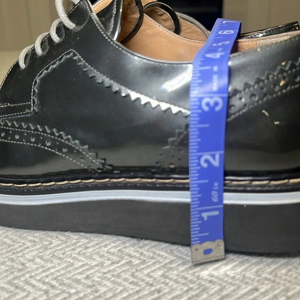 Browns Couture metallic wing tip brogue shoes.  Size 8. - Picture 8 of 10